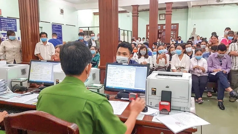 Mấy ngày qua, lượng người đến làm căn cước công dân tại TPHCM tăng đột biến
