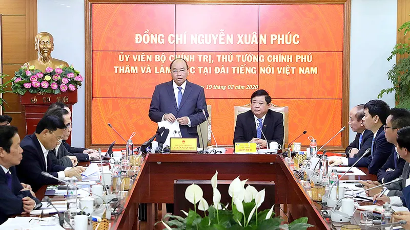 Thủ tướng Nguyễn Xuân Phúc phát biểu tại buổi làm việc với Đài Tiếng nói Việt Nam. Ảnh: TTXVN