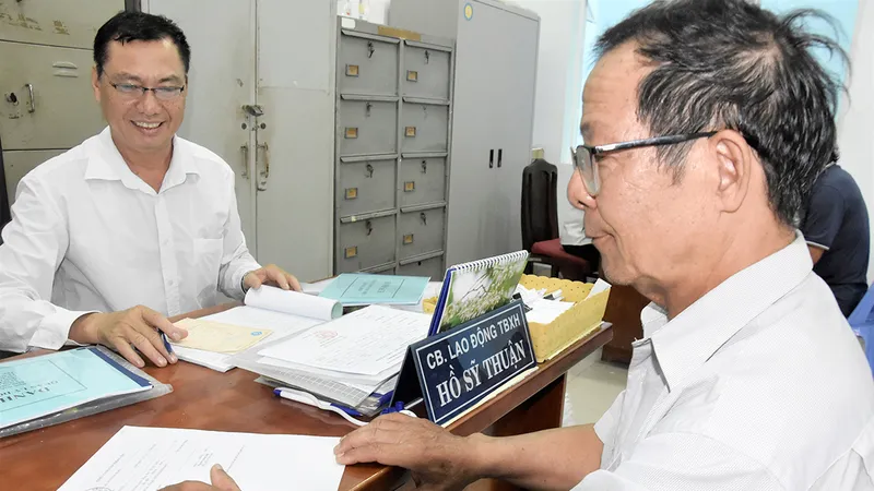 Việc tăng lương cho cán bộ không chuyên trách cấp phường cần được quan tâm hơn nữa. Ảnh: QUANG HUY