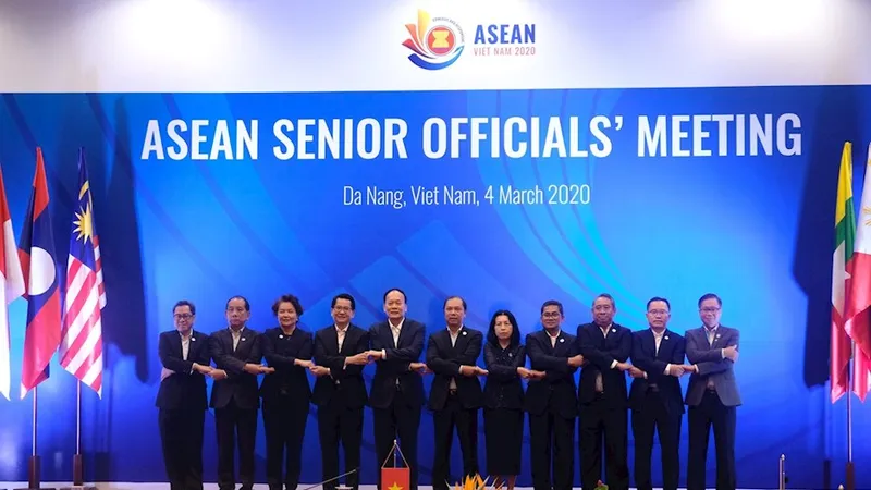 Trưởng đoàn SOM các nước ASEAN chụp ảnh tại hội nghị. Ảnh: TTXVN