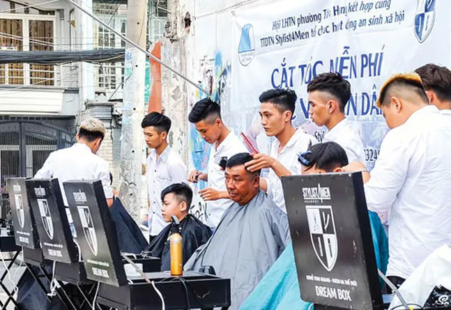 Cắt tóc miễn phí giúp người nghèo