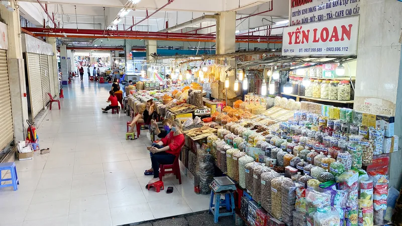 Cảnh đìu hiu ở chợ An Đông, không bóng dáng người mua. Ảnh: CAO THĂNG