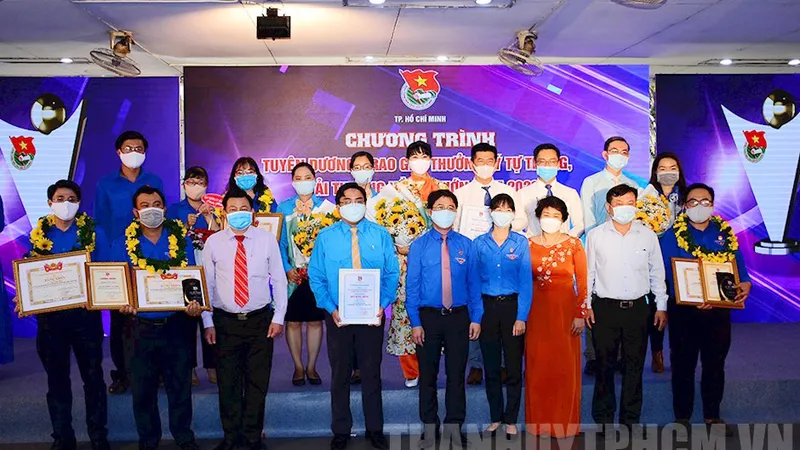 Trao Giải thưởng Lý Tự Trọng năm 2020. Ảnh: hcmcpv