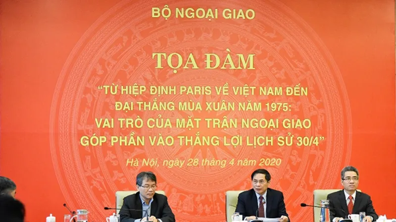 Tọa đàm “Từ Hiệp định Paris về Việt Nam đến đại thắng Mùa Xuân năm 1975: Vai trò của Mặt trận ngoại giao góp phần vào thắng lợi lịch sử 30-4”. Ảnh: dangcongsan.vn