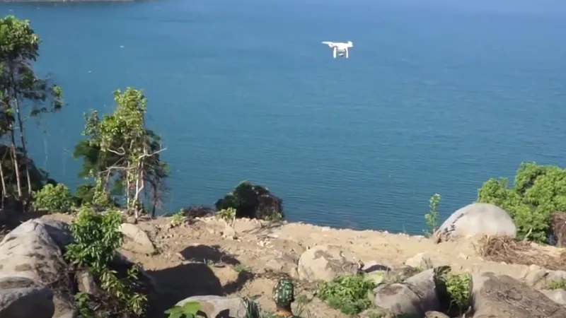 Lực lượng chức năng sử dụng Flycam hỗ trợ truy bắt đối tượng Triệu Quân Sự