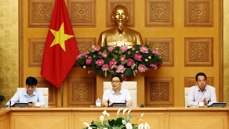 Phó Thủ tướng Vũ Đức Đam, Trưởng Ban Chỉ đạo quốc gia phòng, chống COVID-19 chủ trì cuộc họp sáng 18/6. Ảnh: VGP/Đình Nam