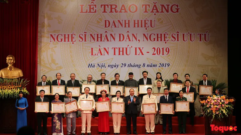 Không cào bằng danh hiệu