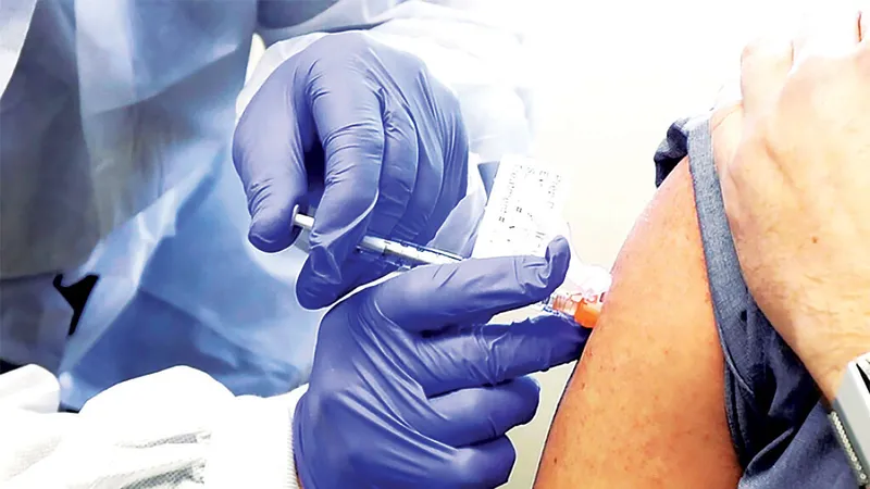 Thử nghiệm vaccine Covid-19 với tình nguyện viên ở Mỹ. Ảnh: AP