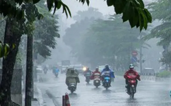 Áp thấp nhiệt đới gây mưa to ở Nam bộ