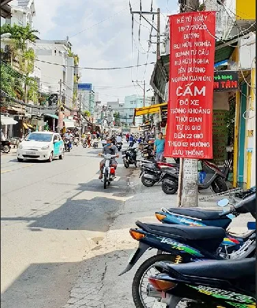 Biển cấm gây khó lưu thông cho người dân
