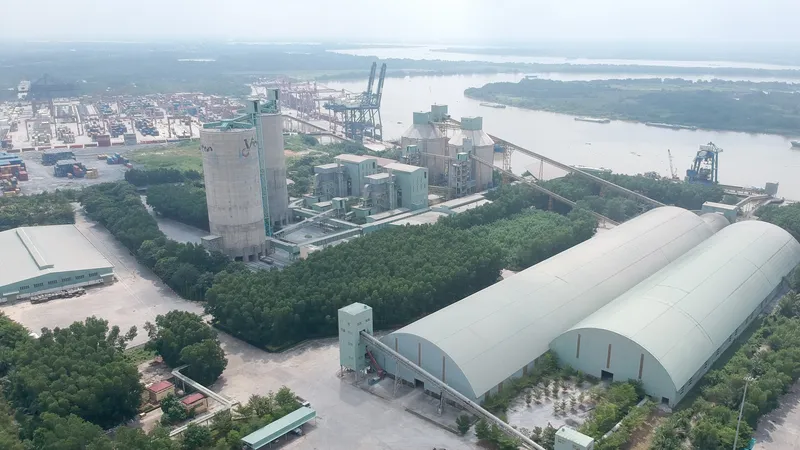 Cơ hội phục hồi ngành sắt thép, xi măng