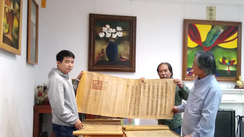 Nhóm Nhân sĩ Hà Đông đưa các đạo sắc phong trở về với các làng xã