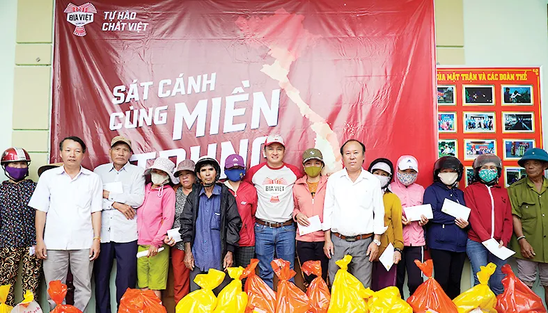 Heineken Việt Nam sát cánh người dân miền Trung vượt khó