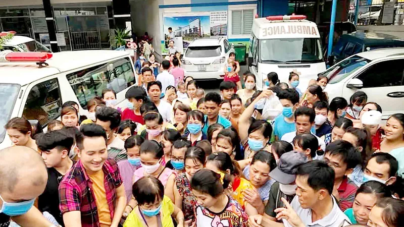Việc tham gia nhiều hoạt động thiện nguyện cùng fanclub của mình giúp ca sĩ Nguyễn Phi Hùng được nhiều người yêu mến