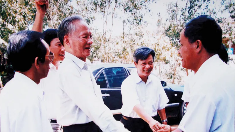 Cố Chủ tịch nước, Đại tướng Lê Đức Anh trong một lần về thăm, làm việc tại quê hương Thừa Thiên - Huế. Ảnh: Tư liệu