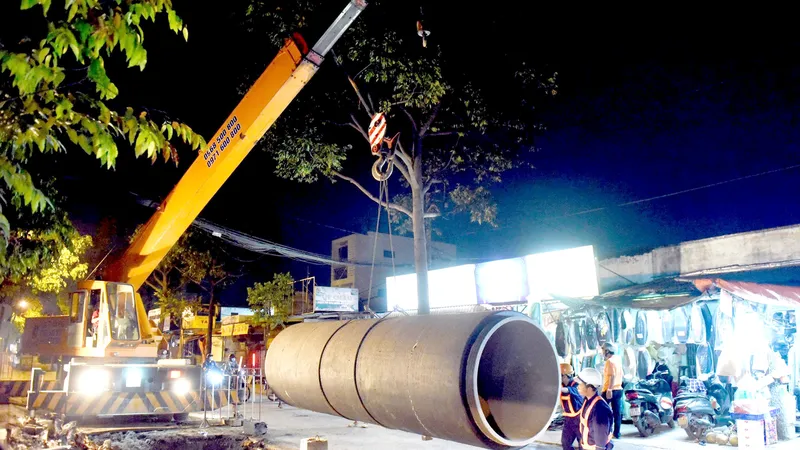 Thi công lắp đặt tuyến ống tại dự án Phát triển mạng cấp 1 tuyến đường Nguyễn Cửu Phú