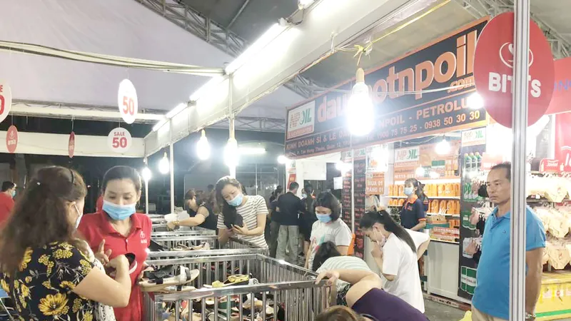 Hội chợ hàng Việt tại TPHCM thu hút người tiêu dùng