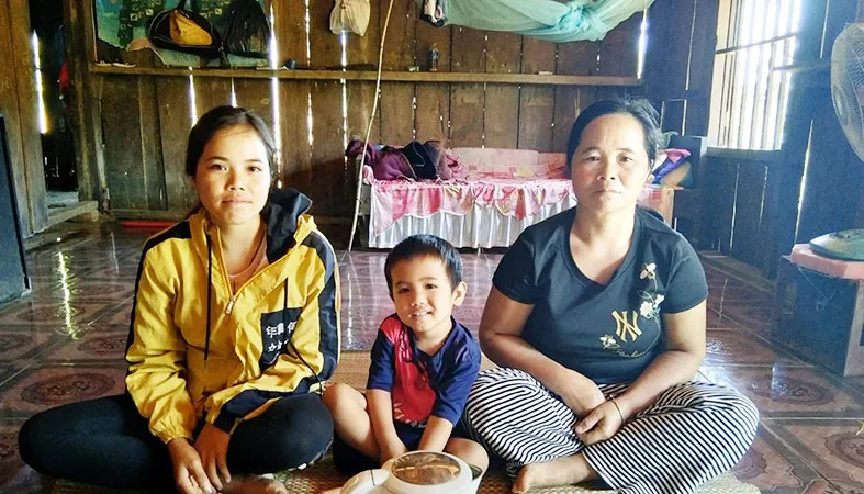 Chị Y Tỷ, mẹ và đứa con thơ chưa đầy 4 tuổi
