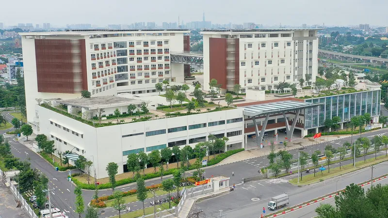 Bệnh viện Ung bướu TPHCM (cơ sở 2) được xây dựng khang trang hiện đại. Ảnh: HOÀNG HÙNG