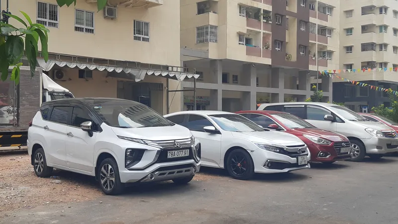 Lối đi chung ở khu dân cư mới Khang Gia Gò Vấp bị biến thành bãi giữ xe