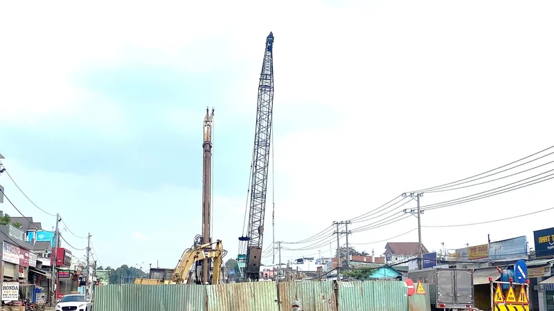 Dự án xây dựng cầu vượt Dầu Giây kéo dài khiến chi phí đầu tư đội lên nhiều lần so với ban đầu