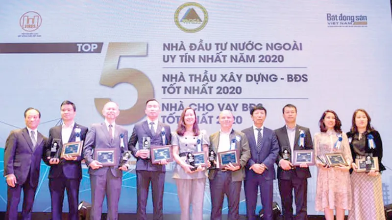 Hòa Bình đón nhận 2 danh hiệu uy tín