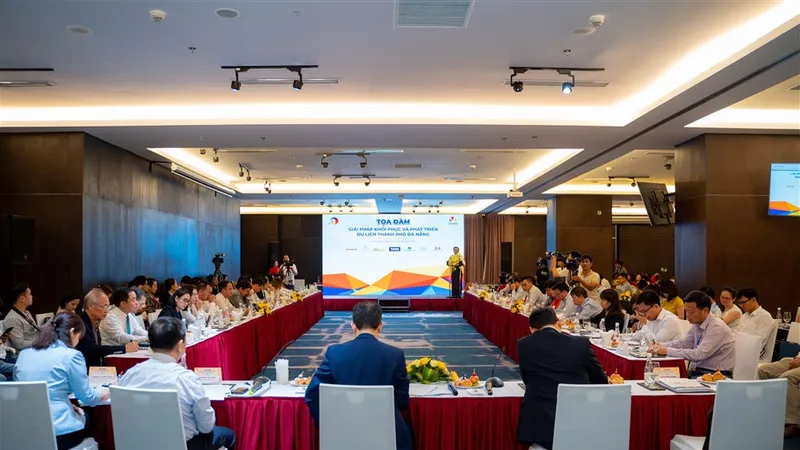 Quang cảnh buổi tọa đàm
