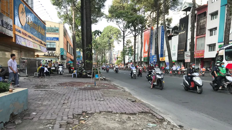 Cấp thiết tu bổ vỉa hè 