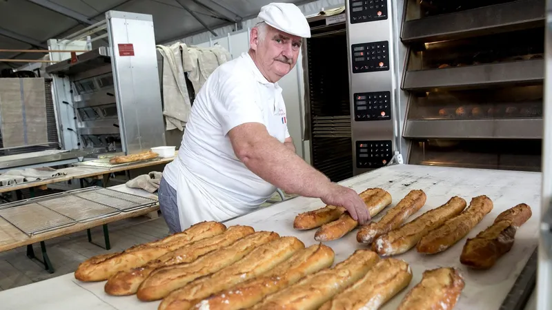 Một mẻ bánh mì baguette mới ra lò 