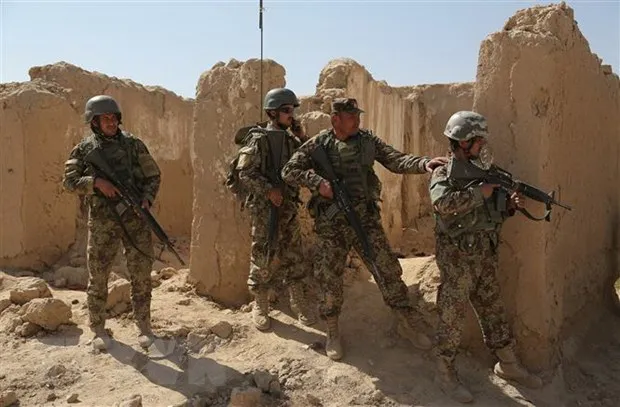 Quân đội Afghanistan trong chiến dịch chống phiến quân Taliban tại Ghazni. Ảnh: AFP/TTXVN