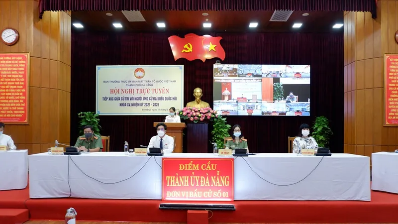 Toàn cảnh hội nghị tiếp xúc trực tuyến tại điểm cầu Văn phòng Thành ủy Đà Nẵng. Ảnh: VGP