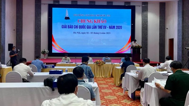 Hội đồng Chung khảo Giải Báo chí quốc gia lần thứ XV năm 2020 khai mạc vòng chấm chung khảo. Ảnh: VGP