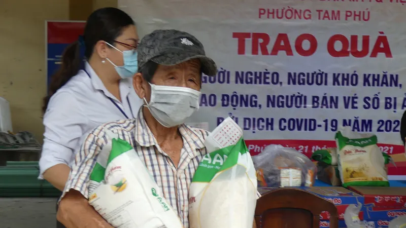 Những phần gạo nghĩa tình kịp thời hỗ trợ người dân khó khăn trong thời gian giãn cách xã hội