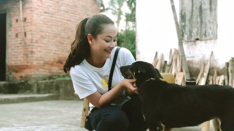 Huyền Thạch gây ấn tượng với vai diễn trong Mùa hoa tìm lại 