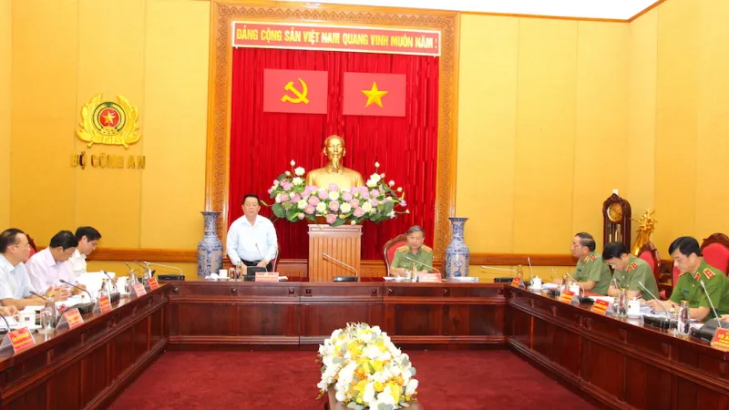  Đồng chí Nguyễn Trọng Nghĩa phát biểu chỉ đạo tại buổi làm việc. Ảnh: CAND