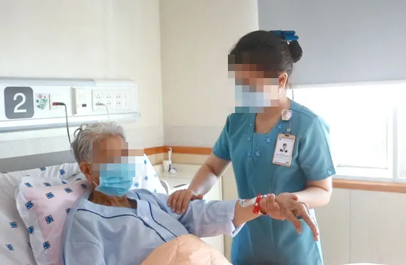 Vất vả nuôi bệnh mùa dịch