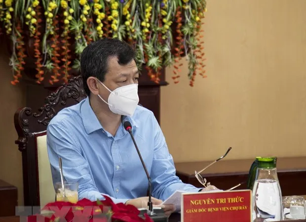Giám đốc Bệnh viện Chợ Rẫy Nguyễn Tri Thức tại buổi làm việc với UBND tỉnh Kiên Giang về hỗ trợ tư vấn tổng thể đối với hoạt động phòng, chống dịch và điều trị cho bệnh nhân Covid-19 trên địa bàn tỉnh, ngày 24-9. Ảnh: TTXVN