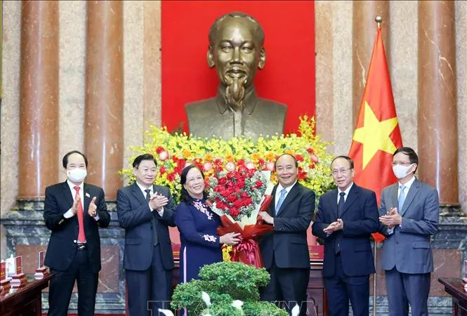 Chủ tịch nước Nguyễn Xuân Phúc chúc mừng người cao tuổi Việt Nam nhân kỷ niệm 30 năm Ngày Quốc tế Người cao tuổi (1-10-1991- 1-10-2021). Ảnh: TTXVN