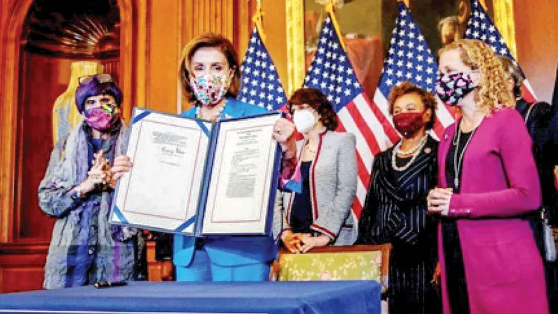 Chủ tịch Hạ viện Mỹ Nancy Pelosi công bố nghị quyết giúp chính phủ tiếp tục hoạt động