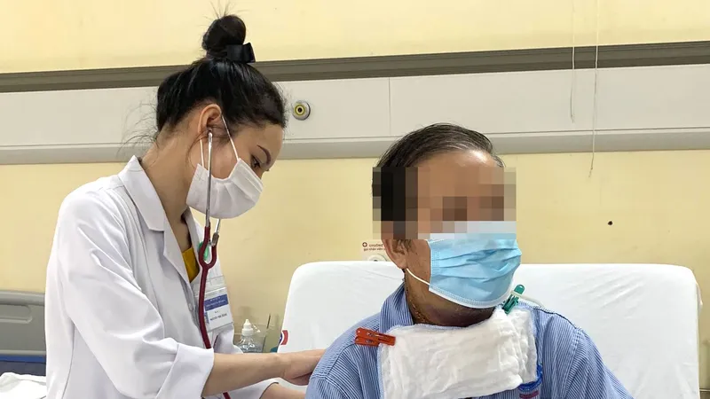 Ghép ruột cho bệnh nhân ung thư họng giai đoạn cuối