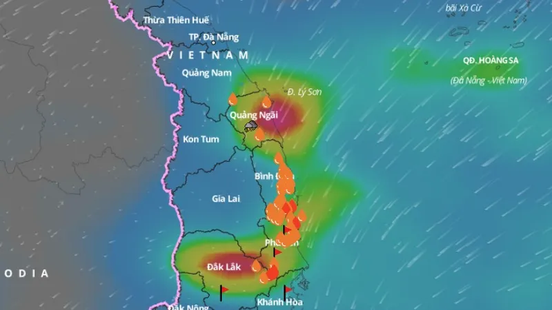 Mưa lớn ở khu vực từ Thừa Thiên - Huế đến Khánh Hòa còn diễn biến phức tạp. Ảnh: vndms