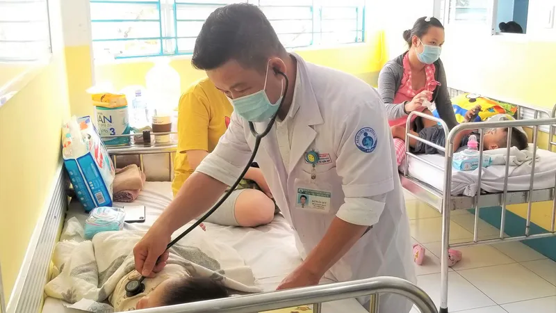 Đề phòng bệnh hô hấp, sốt xuất huyết bùng phát 