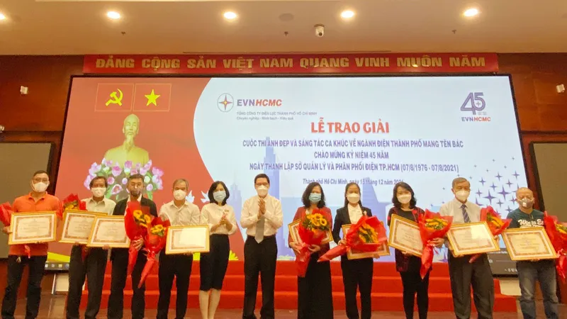 Cuộc thi trao 30 giải thưởng cho các cá nhân đạt giải với tổng giải thưởng cả 2 cuộc thi là 190 triệu đồng