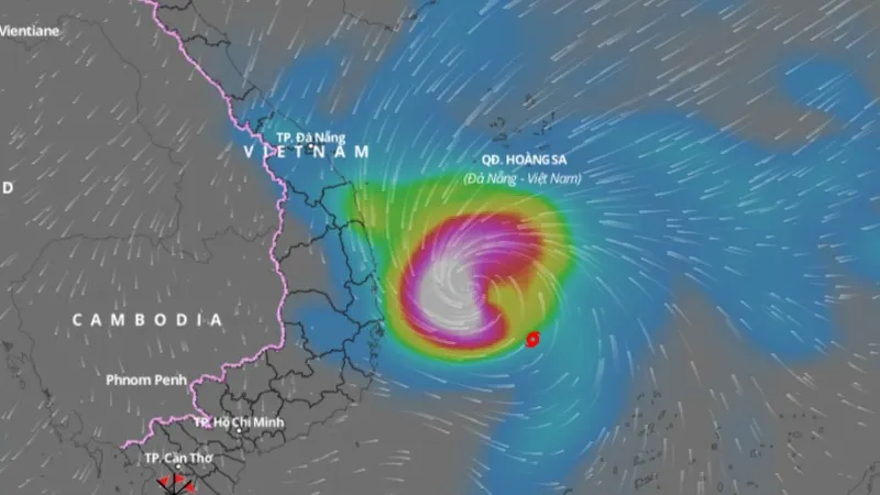 Bão số 9 giật cấp 17, cách Bình Định - Phú Yên khoảng 200km