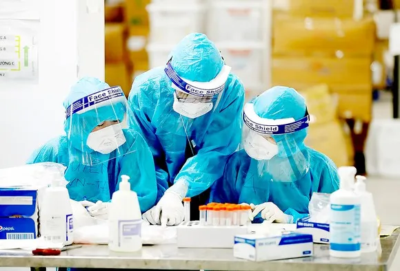 Nên tập trung sức vào chống dịch