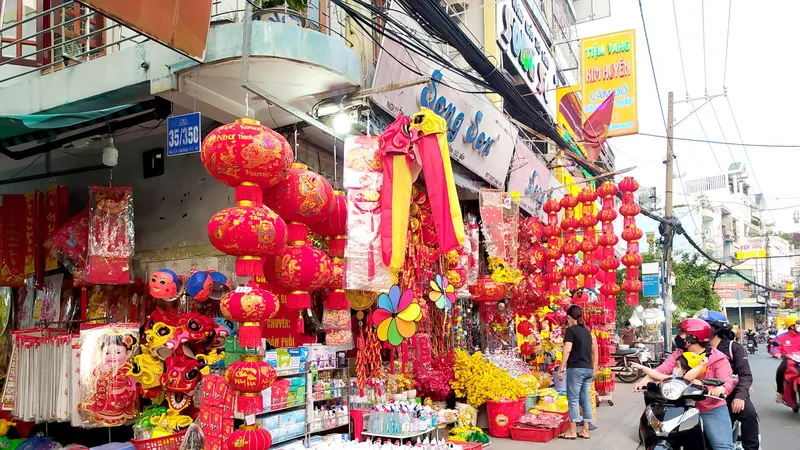 Không khí tết đang về trên các con phố ở TPHCM