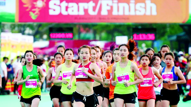 Các tuyển thủ điền kinh Việt Nam tự tin trước thềm giải Tiền Phong Marathon 2022. Ảnh: P.MINH