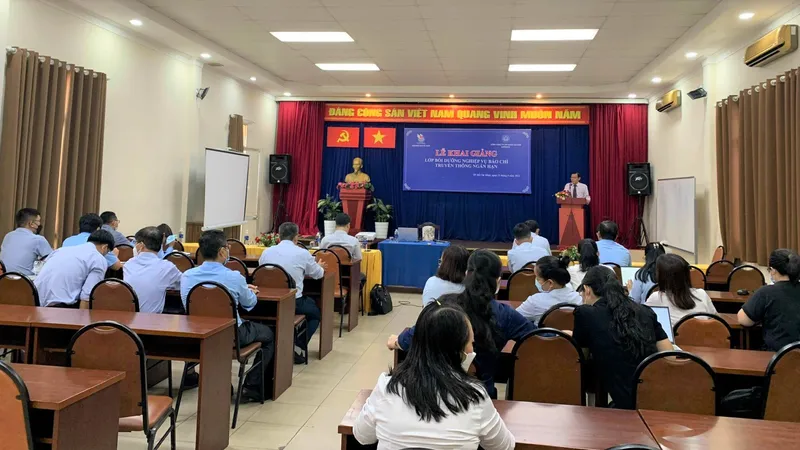 Quang cảnh khai giảng lớp nghiệp vụ báo chí - truyền thông ngắn hạn năm 2022 cho cán bộ và công nhân viên thuộc Tổng Công ty cấp nước Sài Gòn