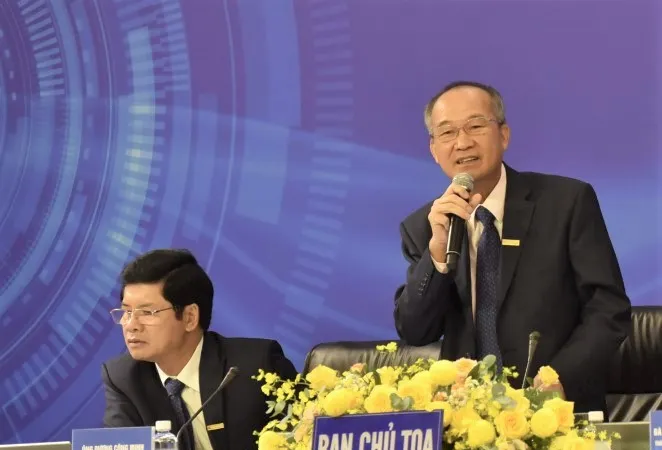 Ông Dương Công Minh trả lời tại Đại hội đồng cổ đông thường niên năm 2021 của Ngân hàng Sacombank, ngày 22-4. Ảnh: TTO