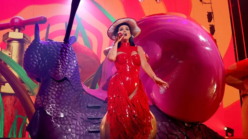 Ca sĩ Katy Perry biểu diễn tại Las Vegas